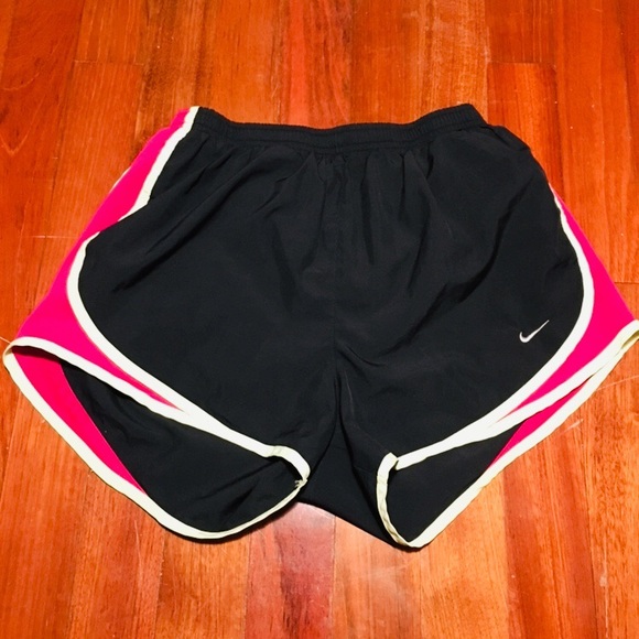 Vintage Nike shorts - Picture 1 of 5